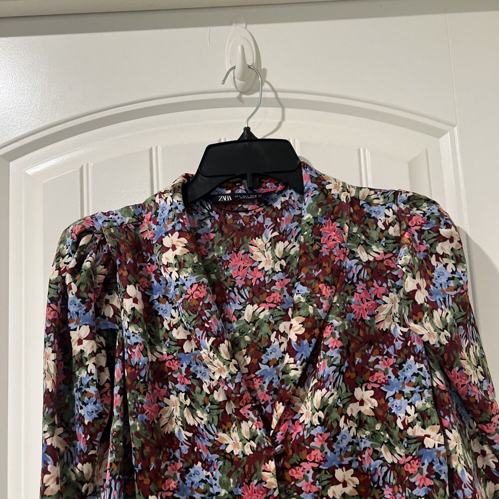 Zara Floral Button Up V-Neck Top Bohemian Feminine Flirty Cottage Ruffle Size L - Picture 4 of 8